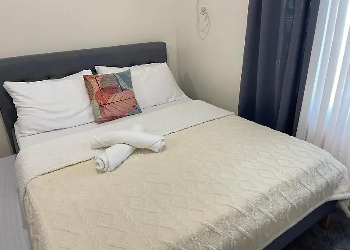 Aparthotel Cozy Units Staycation In Ermita Nearrobinsons Mall *