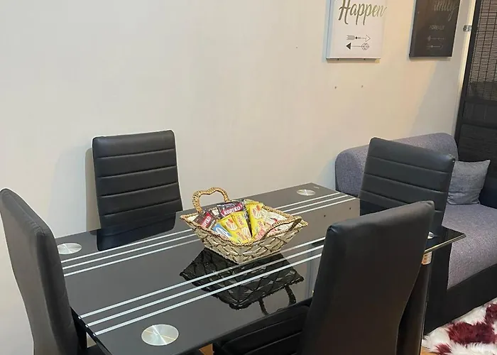 Aparthotel Cozy Units Staycation In Ermita Nearrobinsons Mall