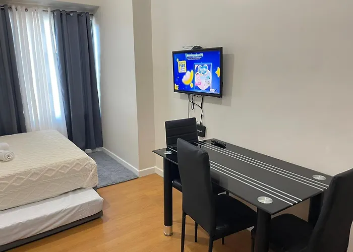 Aparthotel Cozy Units Staycation In Ermita Nearrobinsons Mall