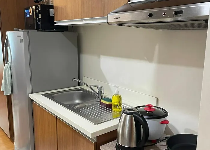 Aparthotel Cozy Units Staycation In Ermita Nearrobinsons Mall